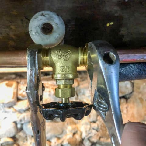 How to Replace a Leaky Shut Off Valve - The Art of Doing Stuff